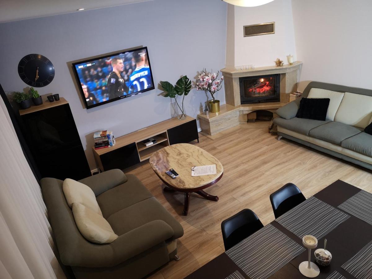 Red Rose Apartament -Parking -Taras- Faktura Vat 凯尔采 外观 照片