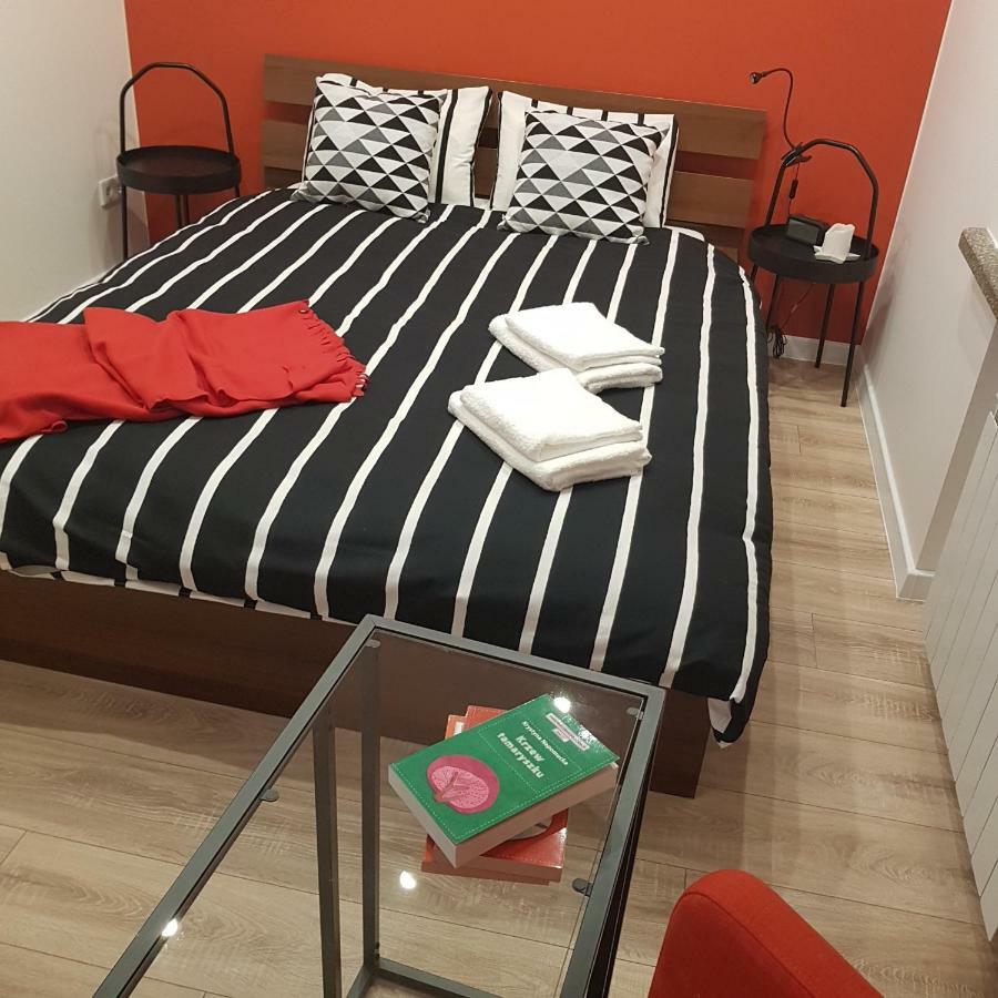 Red Rose Apartament -Parking -Taras- Faktura Vat 凯尔采 外观 照片