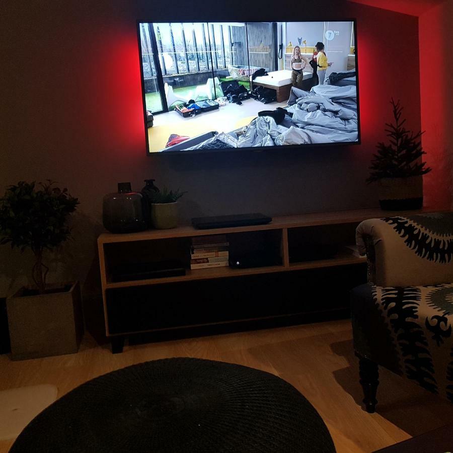 Red Rose Apartament -Parking -Taras- Faktura Vat 凯尔采 外观 照片