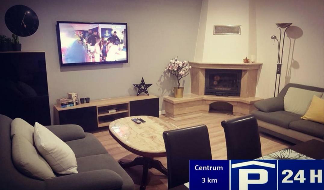 Red Rose Apartament -Parking -Taras- Faktura Vat 凯尔采 外观 照片