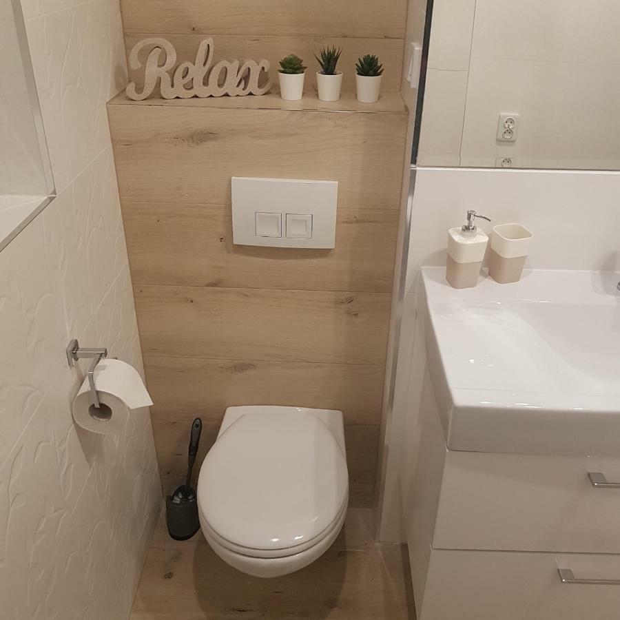 Red Rose Apartament -Parking -Taras- Faktura Vat 凯尔采 外观 照片